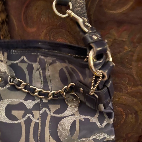 Coach F19820 Navy/silver shoulder bag signature design - Picture 8 of 8